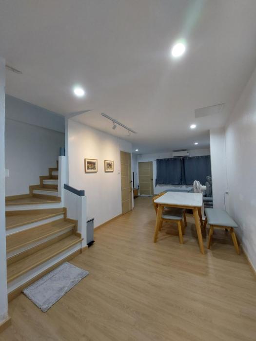 Downtown Entire House - Mae Moli