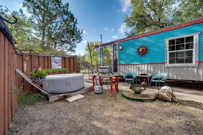 Walk to Lake Travis Austin Tiny Home with Hot Tub!