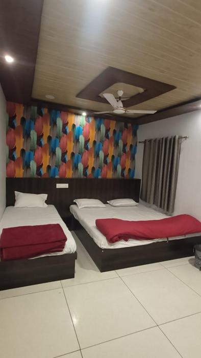 Dwarkanath Travels And Hotels