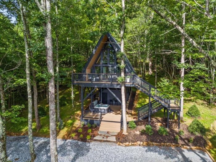 Alpine A-Frame at Calm Ridge Treehouses