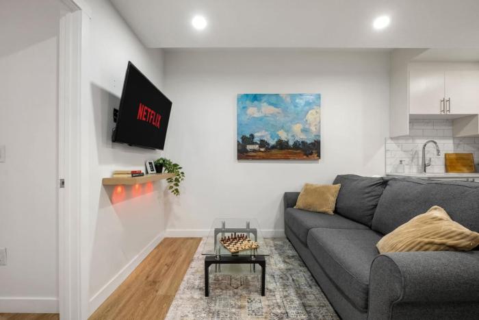 Modern 2BR Private Suite Near Calgary Airport