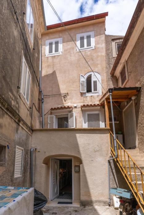 Holiday house with WiFi Cres - 24872