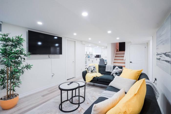 Bright & Cozy Home in the GTA (Basement Apartment)