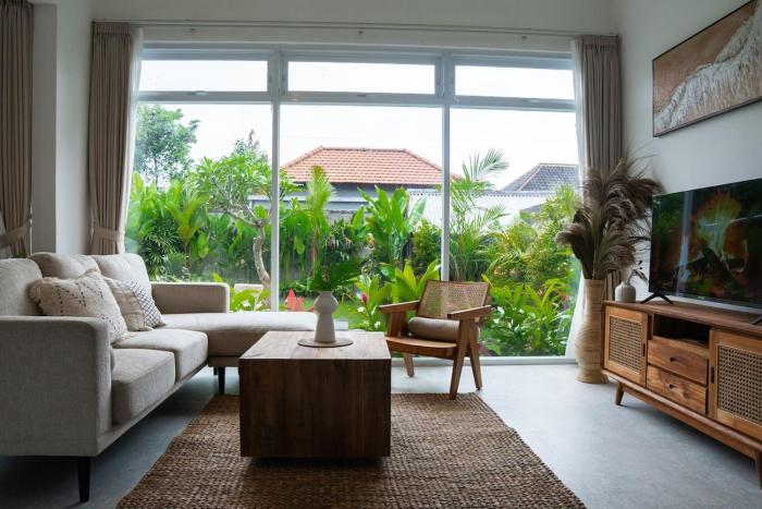 Stylish 3BR Villa with Pool & Garden in Canggu