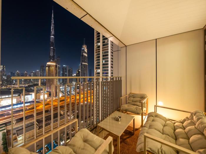 Downtown 4BDR Apartment Opposite Dubai Mall, Burj Khalifa Views