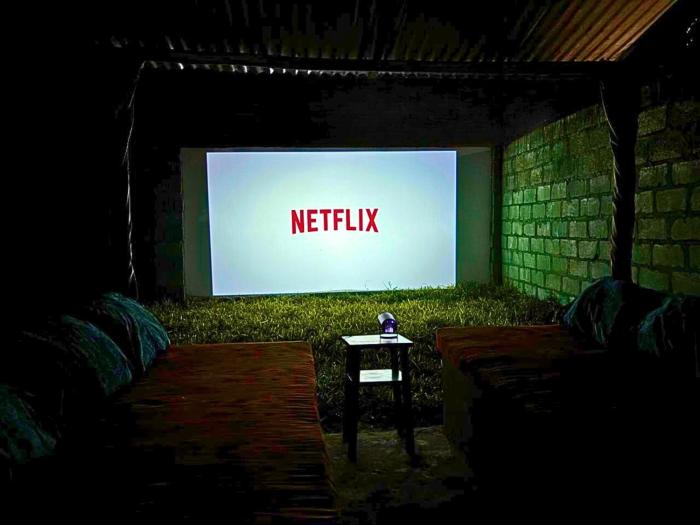 Secluded House with Outdoor Cinema - 4 min Walk to the Beach