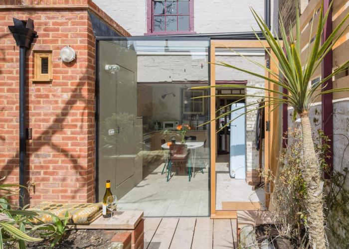 Smugglers Cottage - Unique Old Town Stay