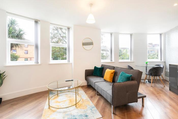 Private stylish flat in Romford - Free parking, 5 min walk Elizabeth line