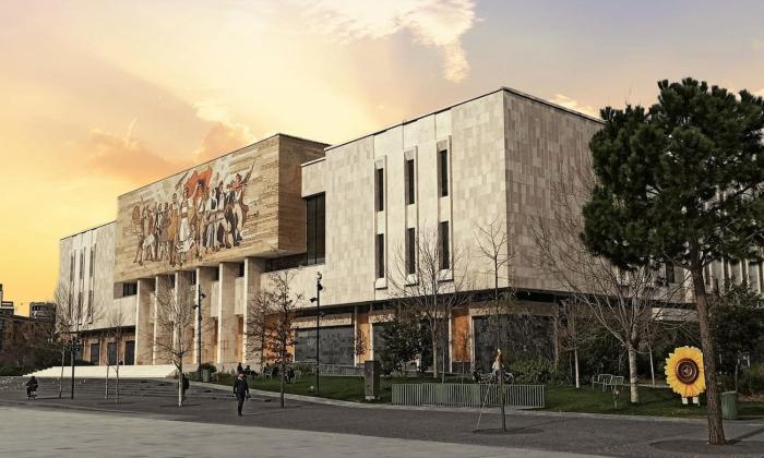 Luxury Apartment with Bath