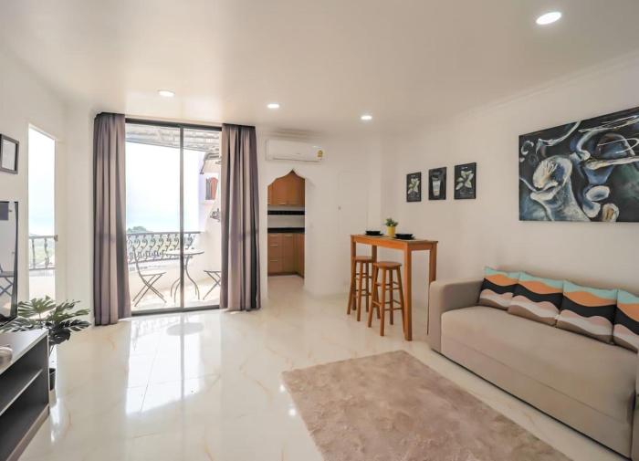 Pattaya Cozy Beach Sea View Apartment