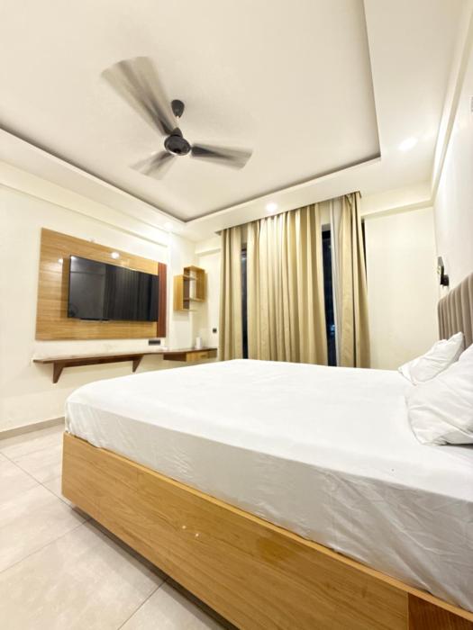 Majestic Manor omaxe new hajratganj