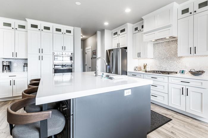 Great views luxe gym fireplace deck sleeps 8