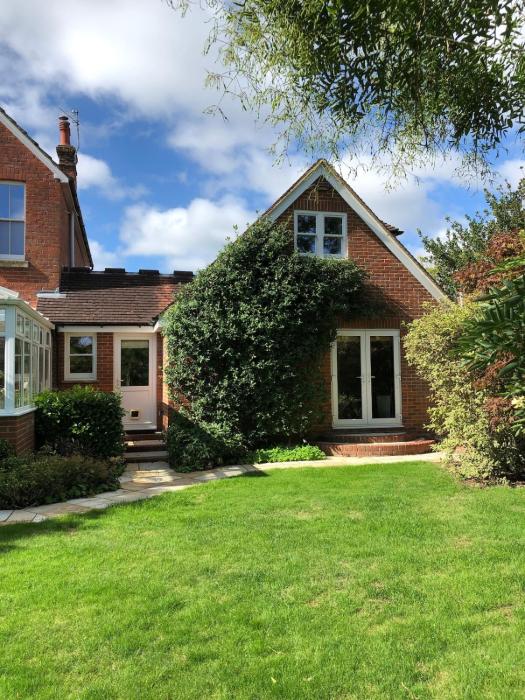 Quiet 4 guest annexe close to town