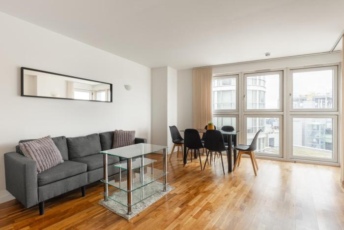 New! Riverside 2BR Flat with Balcony and O2 Arena Views