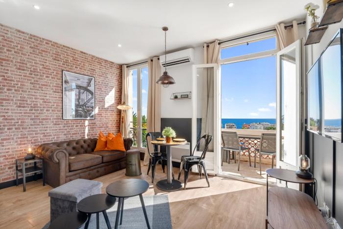 Nice Renting - CAMBRAI - Luxurious Sea View Terrasse - King Bed - Parking - AC - fully equipped