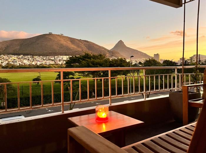 CAPE TOWN 2BR Mouille Pt SEAFRONT Apartment