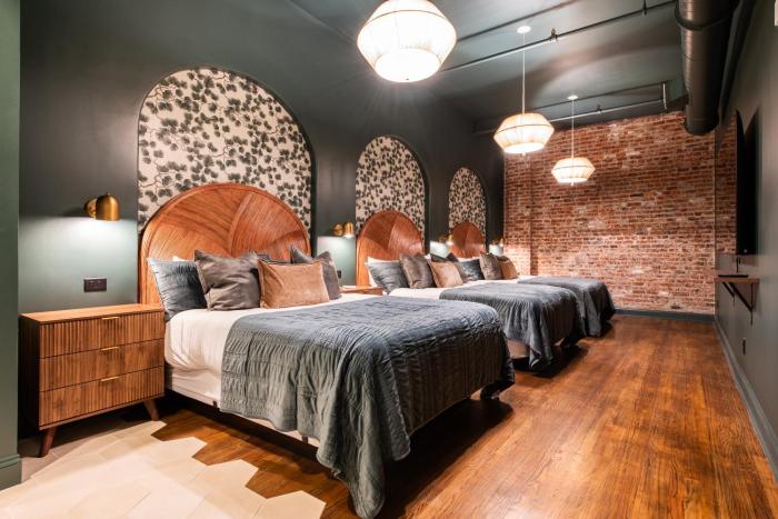 Hollyhock Suite 504