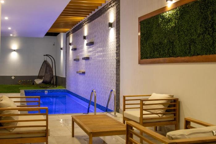 Pool, Jacuzzi and Grill for 10 people