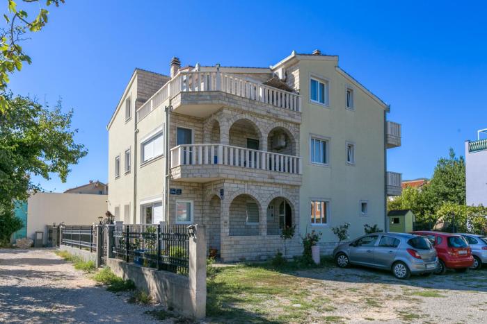 Apartments with parking space Kastel Stafilic, Kastela - 24155