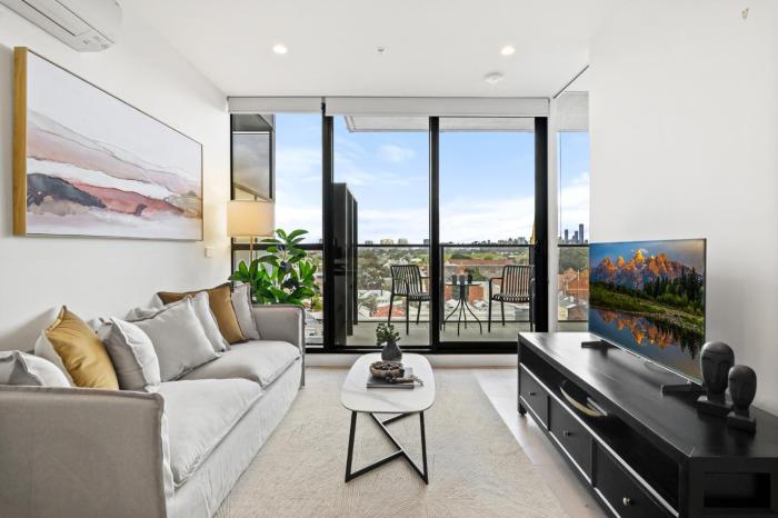 South Yarra Stay with Balcony Views