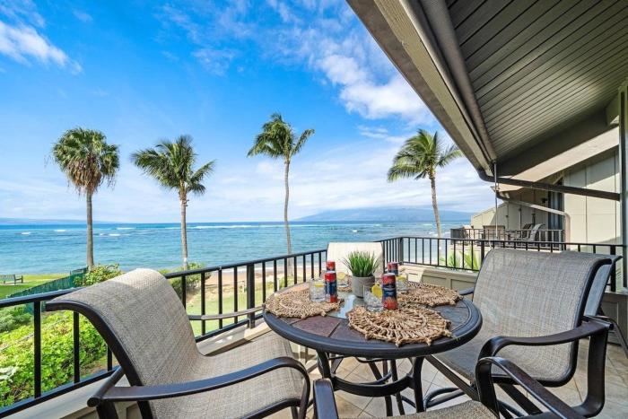 Kahana Village 3 · KHV 3 Remodeled 2BD Condo with Oceanfront Lan