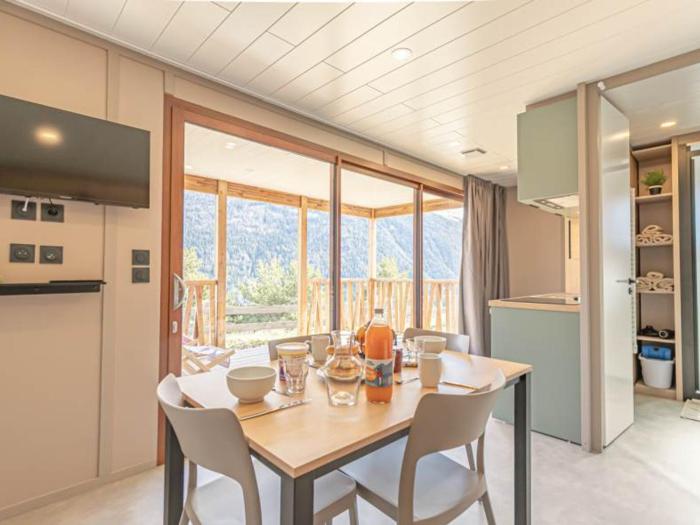 Chalet 4 pers près des remontées, vue montagne - FR-1-840-56
