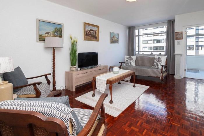 Spacious 2-Bed - Mouille Point
