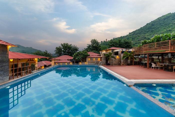 Vijaygarh Resort & Cottages with Private Pool