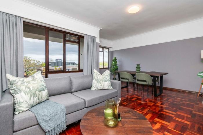 Spacious 2 Bedroom Apartment Claremont Cape Town