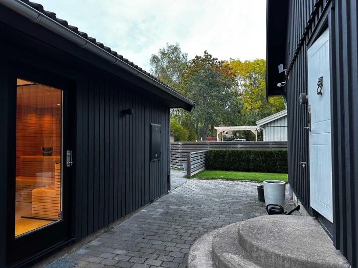Modern Villa with Hot Tub & Sauna Near Stockholm
