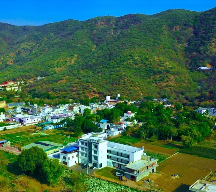 HOTEL TRIPLE SEVEN , Pushkar - A Beautiful Resort Nested in Natures Lap