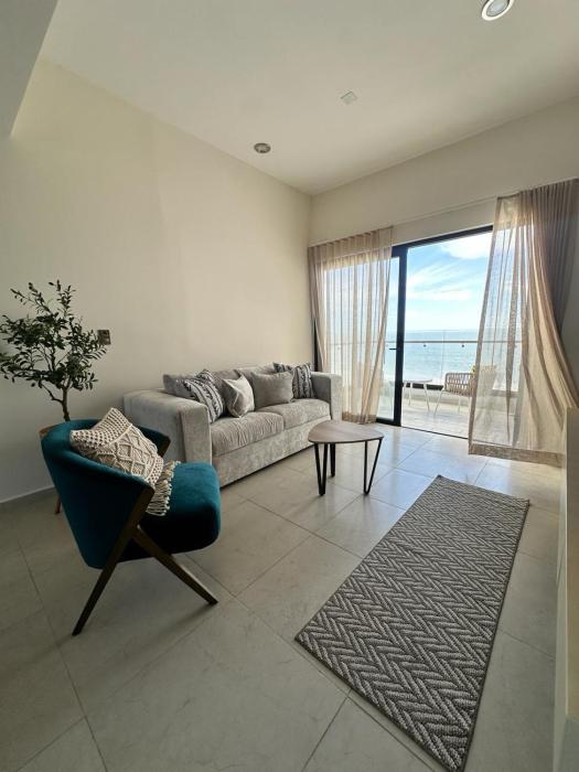 Relax with panoramic ocean and city views
