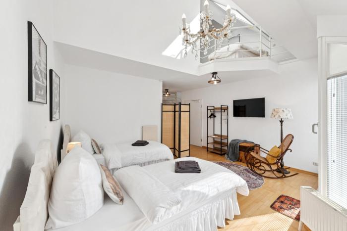 Gelbe Koffer - Vintage Maisonette in Neunkirchen - 2 SZ - Self-Check-in - Parkplatz - Balkon - Badewanne - WLAN 250 Mbit - bis 4 Pers - zentrumsnah