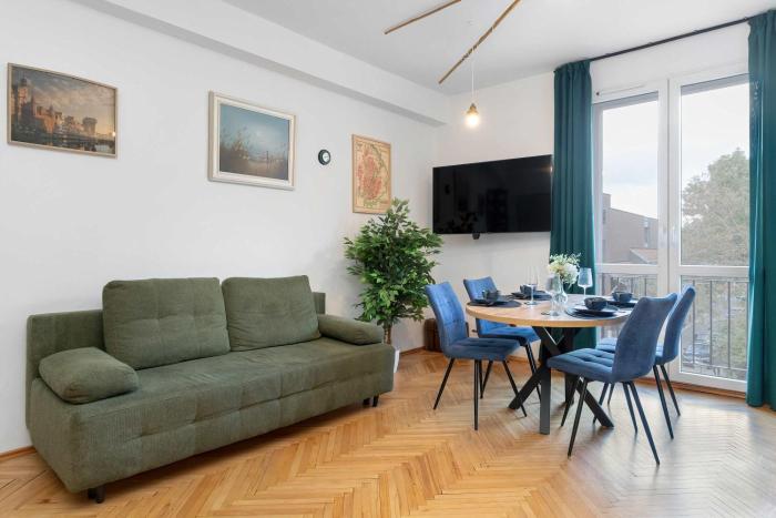 Stylish Korzenna Apartment Perfect for Remote Work with an Excellent Location by Noclegi Renters