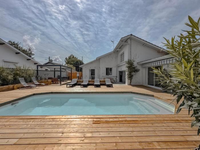 Vaste villa proche Bassin