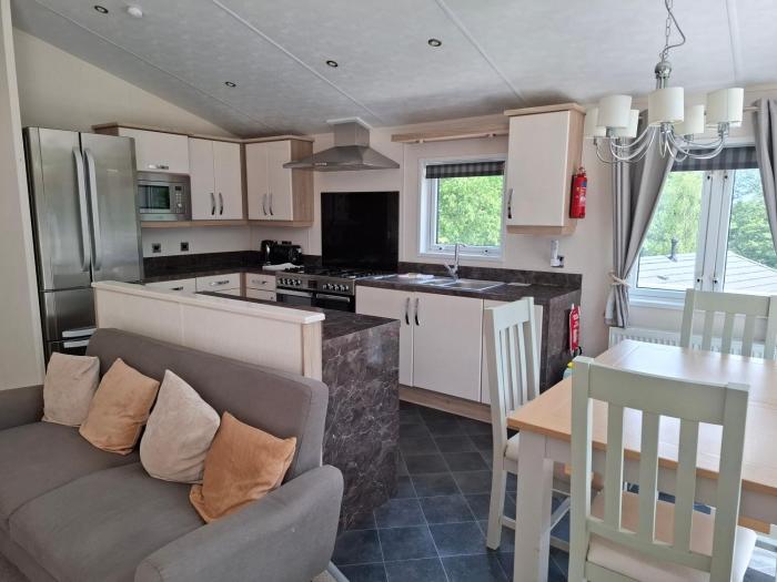 Woodland Lodge - 2 Bedroom Spacious Lodge Sleeps 4