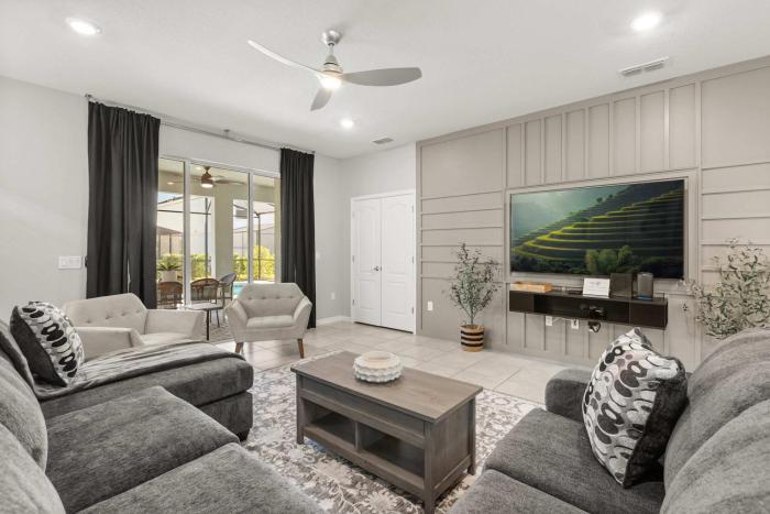 Family Fun Villa w Pool Hot Tub & Game Room