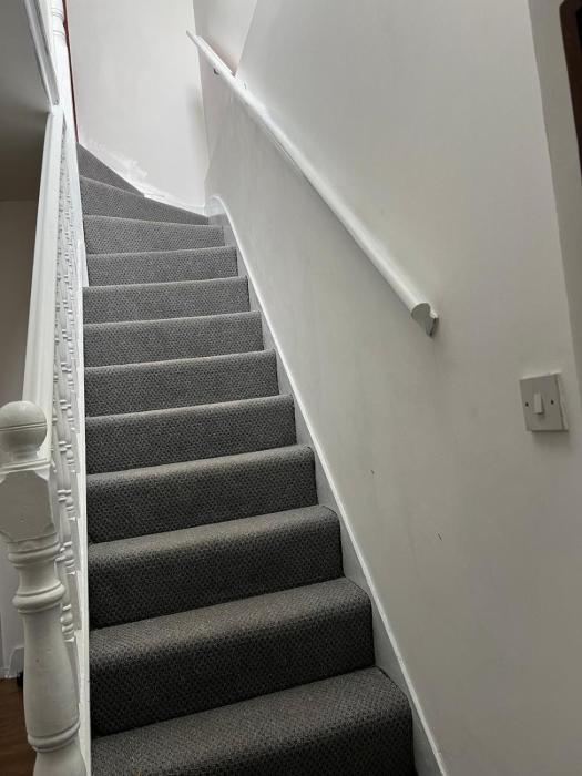 LARGE SELF CATERING HOUSE WITH WiFi CLOSE TO TRANSPORTS