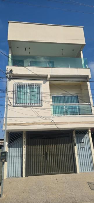 CASA TRES QUARTOS COM SUITe