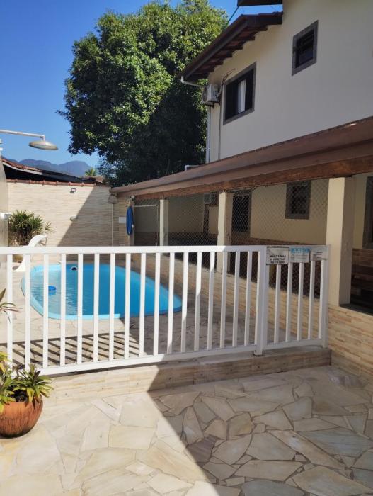 House with pool for family