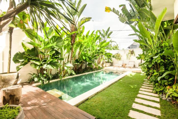 Chic 2BR Villas, Brawah, 300m to Coastal Bliss