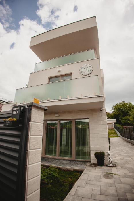 White House Iris Cluj Napoca - Apartament 2 - parcare gratuita, self check in 24h, aeroport 15 minute !