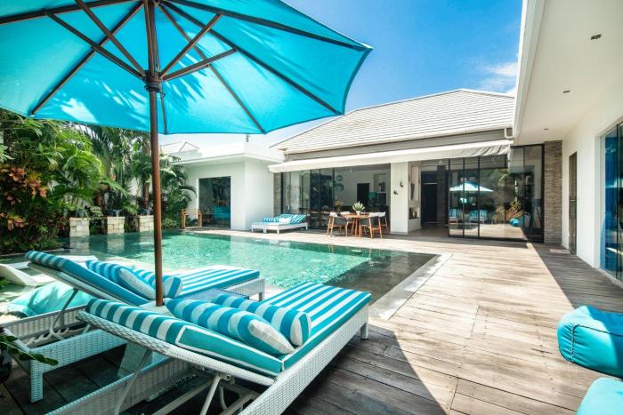 Modern 3BR Villa, 200m to Canggu Beach Bliss