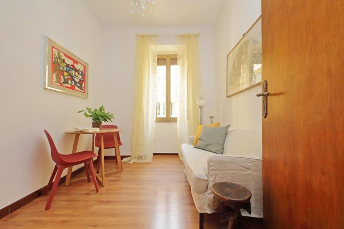 Warm, cozy apartment near the Colosseum
