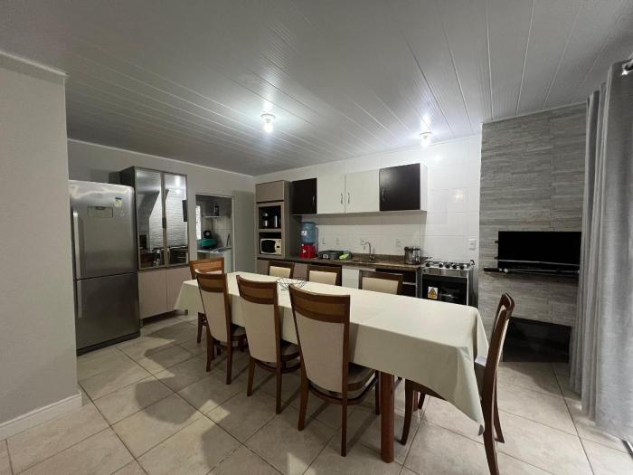 Casa de 03 dormitórios no centro de Bombinhas