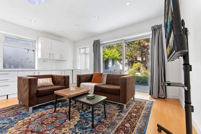 Modern spacious four bedroom house in London