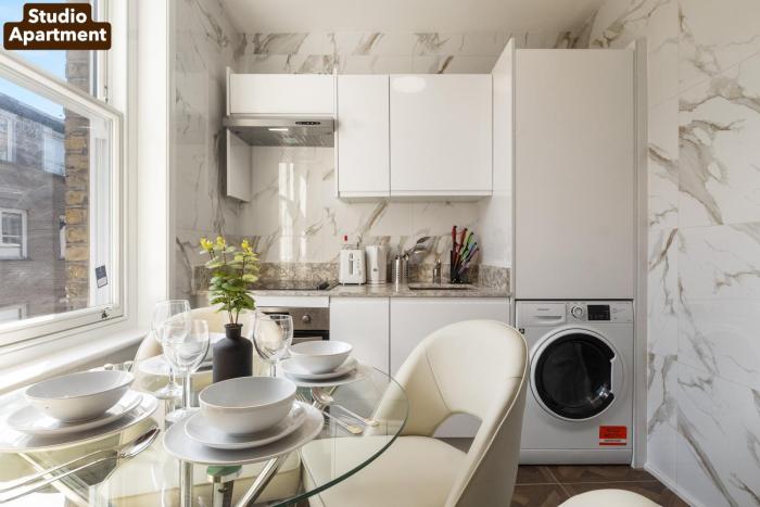 Lively Soho Studios and 2 Bedroom In the Heart of Londons Nightlife No Lift GSG