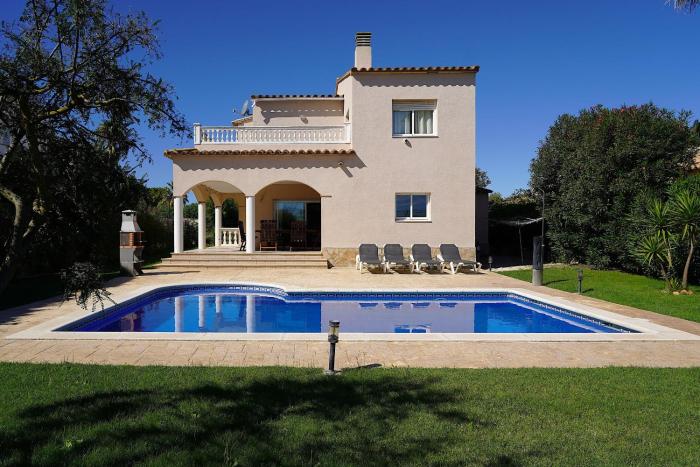 Spacious, good located villa in Sant Pere Pescador, Nautic Palmera