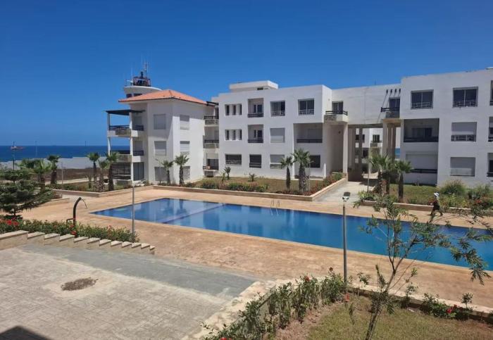 Appartement à EL Mansouria, vue sur mer et piscines