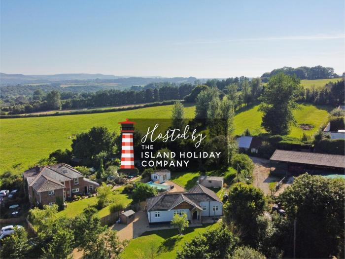 Adgestone Villa - A Luxurious Countryside Escape with Heated Pool, Near Sandown Beach, Dog Friendly in Rural Sandown - Perfect Getaway for Family & Friends